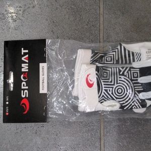 NWT xs/s youth football gloves